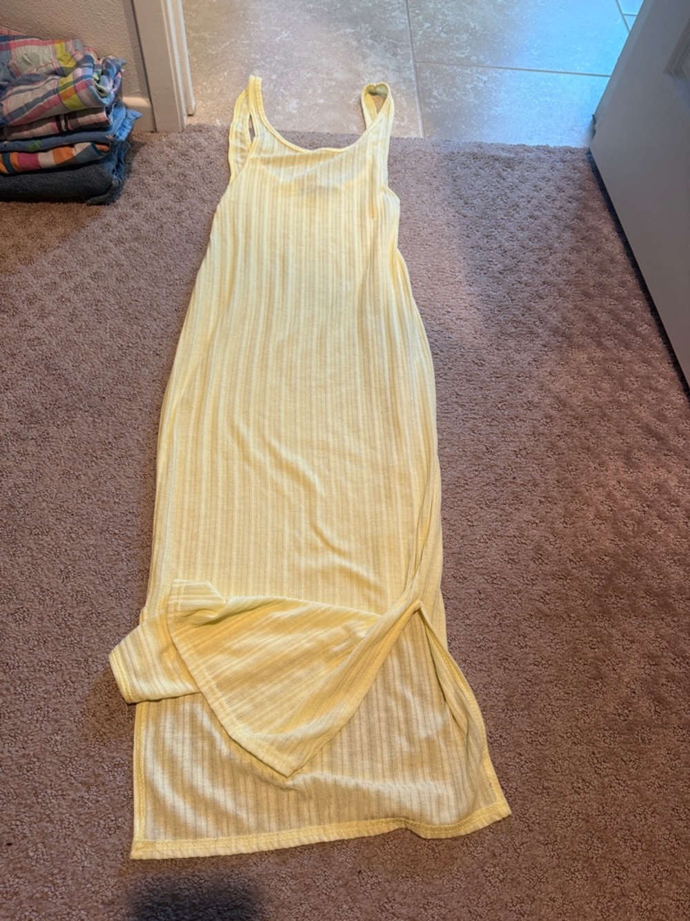 PrettyLittleThing Pale Yellow Ribbed Maxi Dress - Picture 2 of 3
